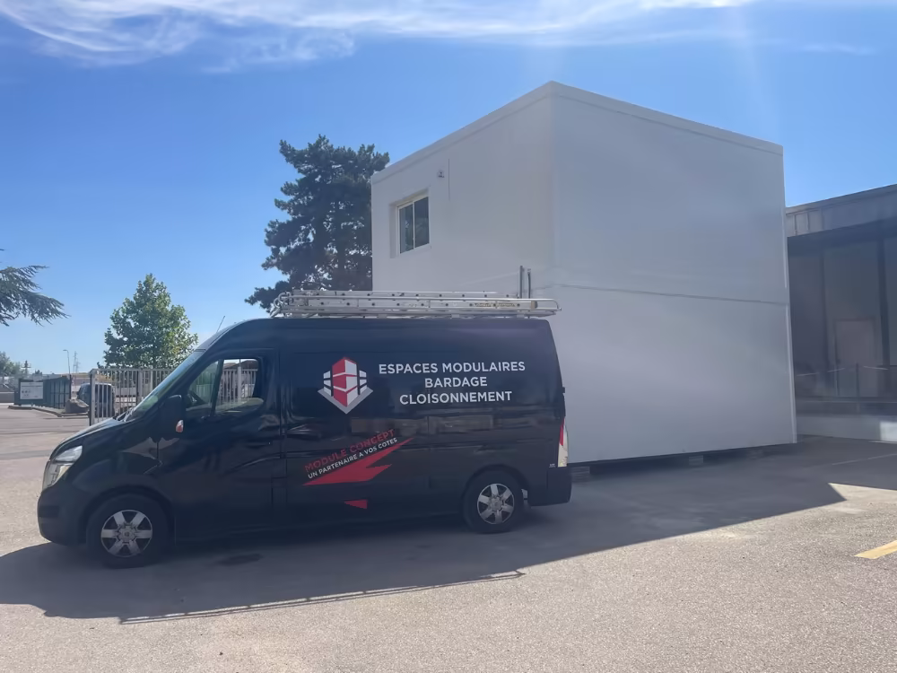 Bâtiment modulaire R+1 vestiaires et sanitaires à Metz — vue d'ensemble
