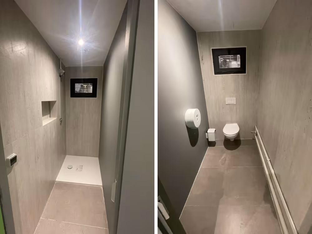 Douches et toilettes du bâtiment modulaire NordPlast