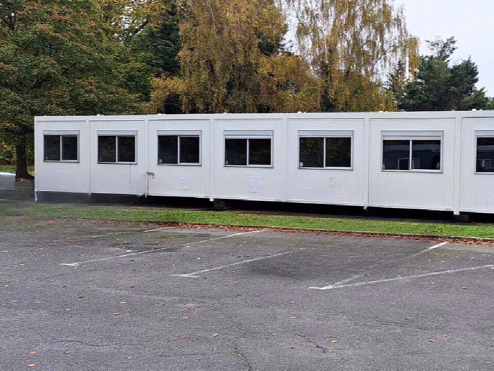 Bâtiment modulaire reconditionné en Normandie, bureaux et sanitaires — vue 2