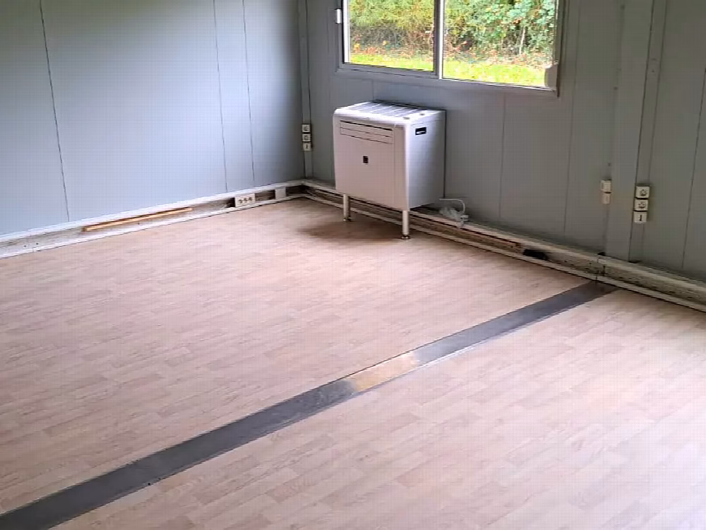 Bâtiment modulaire reconditionné en Normandie, bureaux et sanitaires — vue 3