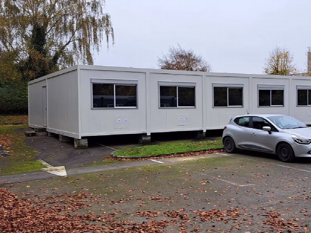 Bâtiment modulaire reconditionné en Normandie, bureaux et sanitaires — vue 6