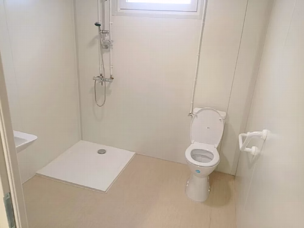 Vestiaire, réfectoire et sanitaire PMR modulaires à Fontainebleau — vue 7