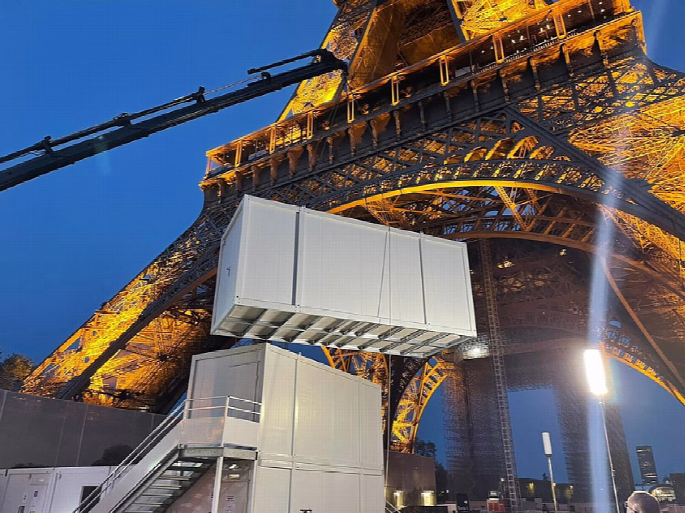 Sas de décontamination plomb modulaire pour MN Environnement près de la Tour Eiffel à Paris — vue 2