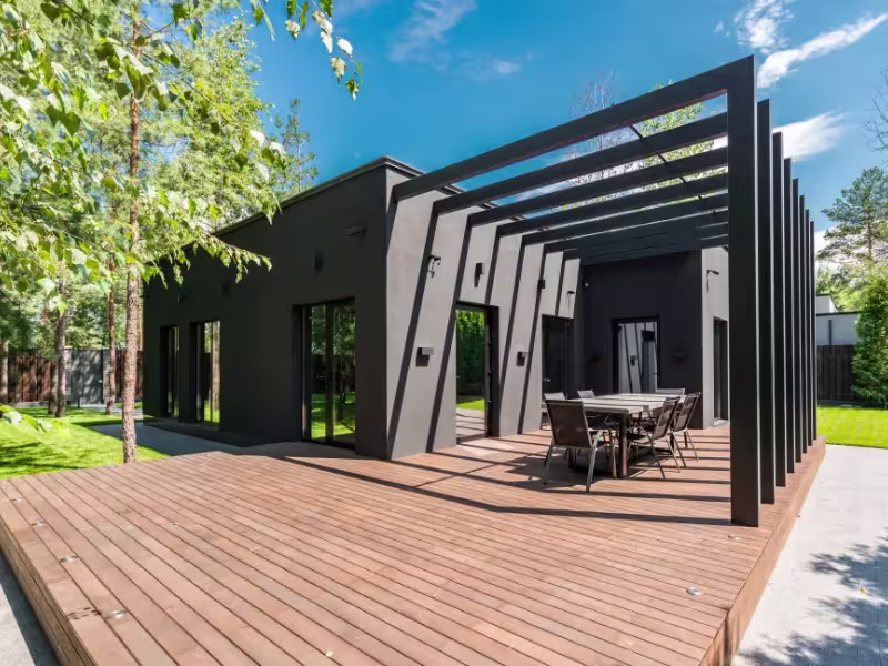 Vitrage et terrasse modulaire aménagés