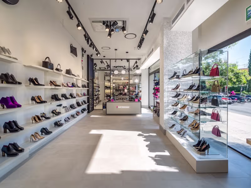 Vitrine vitrage pour espace de vente