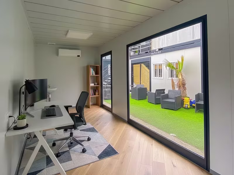 Studio de jardin modulaire aménagé en bureau à domicile