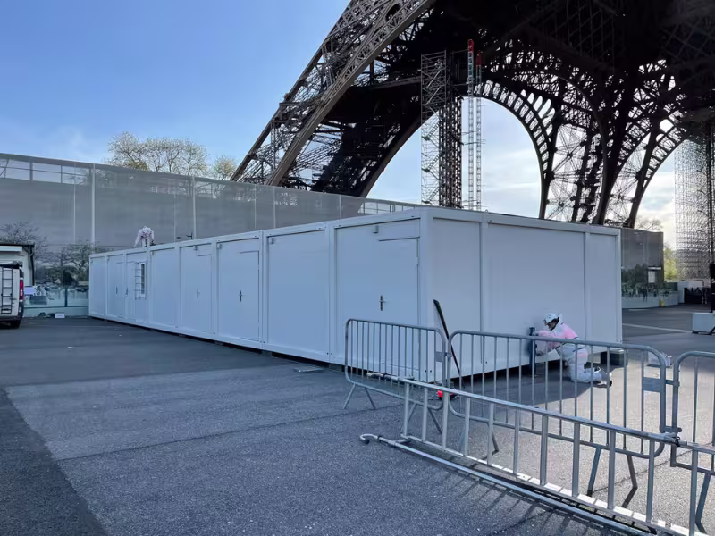 Sas de décontamination, zone de déshabillage