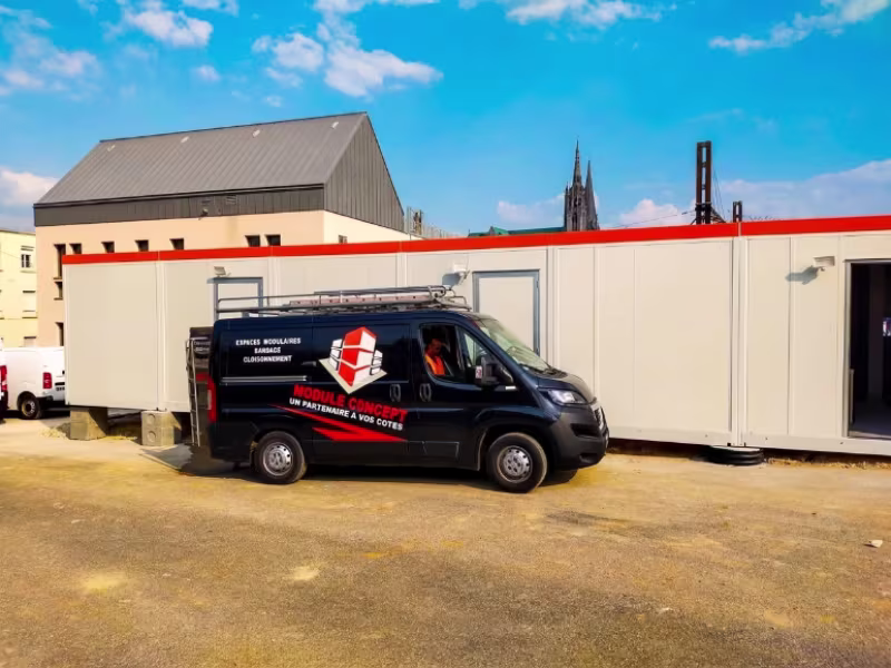 Réfectoire modulaire installé sur un chantier