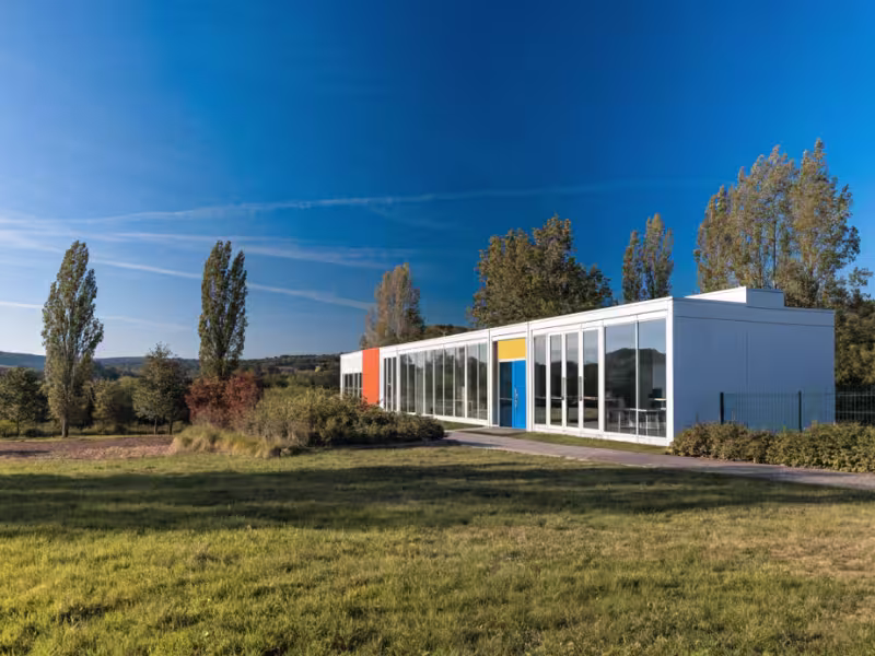 Salle de classe et école modulaire conforme ERP — structure préfabriquée pour établissements scolaires